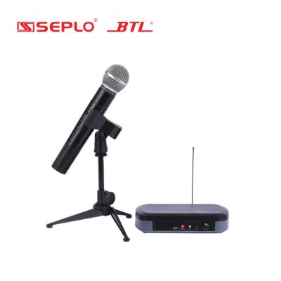 China Lightweight Professional Wireless VHF Microphone Single Channel With Handheld Headset Collar Microphone And Long Distance For Karaoke for sale