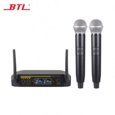 China Latest Handheld Microphone Home Dual Channel UHF Wireless Conference Microphone for sale