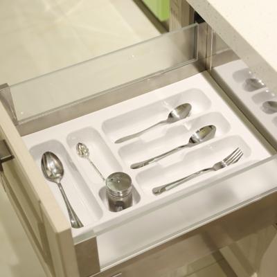 中国 Environmental Cutlery Tray Expandable Kitchen Drawer Utensil Organizer 販売のため