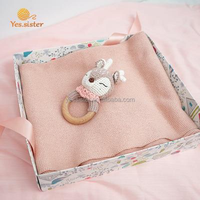 China Anti-pilling new design high quality soft 100% cotton blanket with handmade toys for baby gift for sale