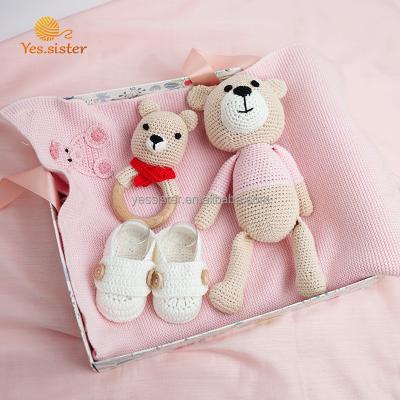 China Wholesales High Quality 100% Cotton Anti-pilling Blanket With Crochet Bear Toys For Baby Gift for sale