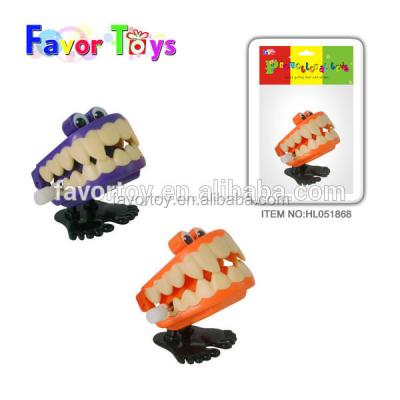 China Hot Selling HI+PP+ABS Novelty Promotional Plastic Jumping Teeth Roll Up Toy for sale