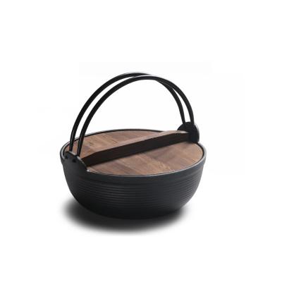 China 25cm Viable Cast Iron Stew Pot with Wooden Sukiyaki Japanese Stew Pot Cover Soup Pot for sale