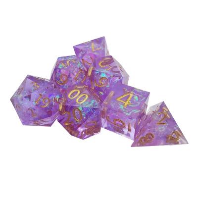 China Premium New Trendy Shiny Purple Gold Polyhedron Acute Angle D&D Digital Resin 7 Piece Die Set for sale