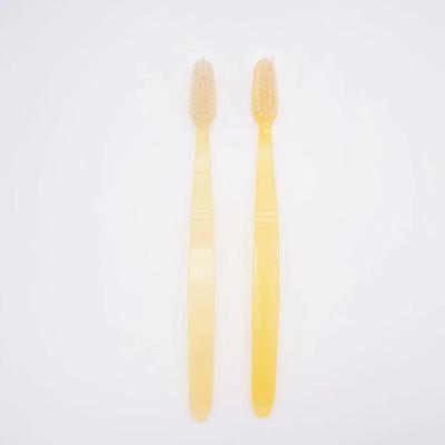 China Wholesale Disposable Thin Half-Transparent Handle Cheap Disposable Toothbrush Adult Toothbrush for sale