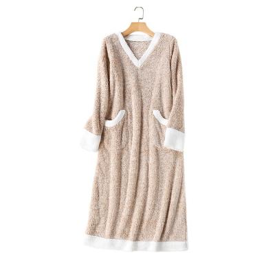 China 1 Piece Super Soft Fleece Breathable Winter Women Thicken Bathrobe Warm Sleepwear Wholesale for sale