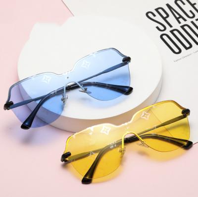 China Super Hot Luxury Frameless New Fashionable Women's Metal Sports Sunglasses Fashion Sunglasses 2021 Men's Sunglasses for sale