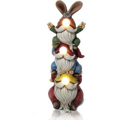 China Funny North American Home Decor Polyresin Garden Gnome Decoration with Solar LED Light for sale