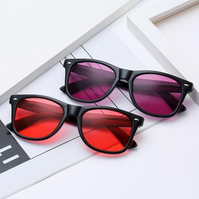 China 2023 New Fashion Sun Glasses Fashion Sun Glasses UV Resistant Unisex PC Sun Glasses Stylish And Simple for sale