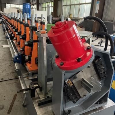 China Getriebe Schwerlastspeicher Rack Roll Forming Mill Aufrecht Rack Roll Forming Machine zu verkaufen