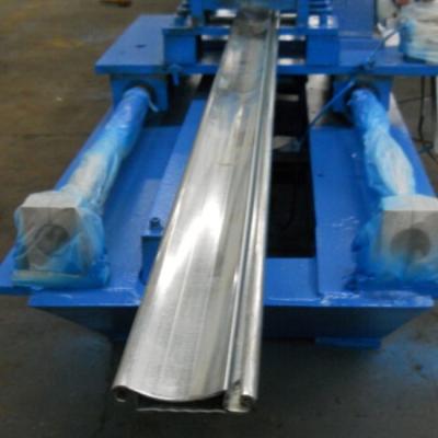 China Metalen gegalvaniseerd staal PU sluiter deur roll vormen machine / deur frame roll vormen machine Te koop