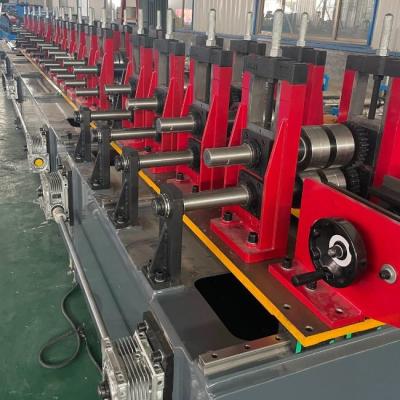 China Heavy Duty C Z Purlin Roll Forming Machine Gemakkelijk te bedienen met Cr12Mov Cutter / Gearbox aangedreven Te koop