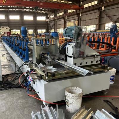 China Hochgeschwindigkeits-Full-Automatic CZ Purlin Roll Forming Machine mit Stanzgetriebe Antrieb zu verkaufen