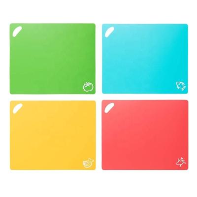 China Kitchen Sustainable Universal Cutting Board 15X12 Inch Plastic Folding Cutting Board Mat Set of 4 for sale