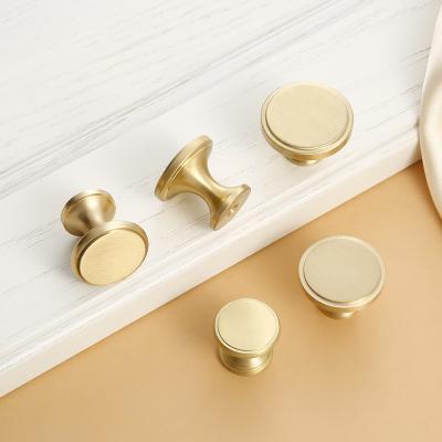 China Easy Installation Durable Drawer Pulls Handles Professional Sideboard Knob Handles Brass Handles for sale