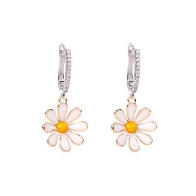 China Fashion personality durable gold daisy sunflower earrings with simple ear silver buttons and generous gift for sale