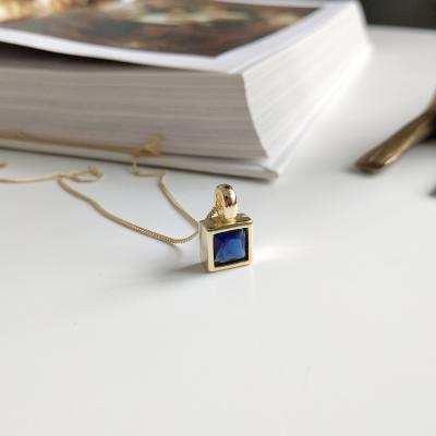 China FASHIONABLE Gold Plated Necklace Geometric Square Dark Blue Diamond Pendant Necklace Square Diamond Necklace for sale