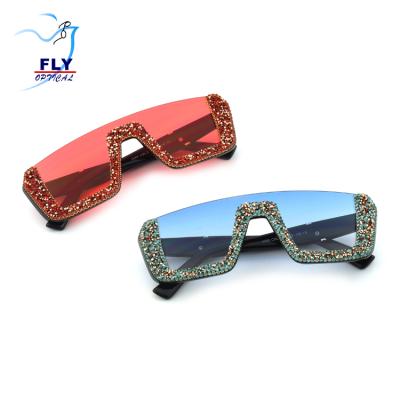 China DOISYER 2021 Fashion Hot Selling Rhinestone Sunglasses Brand Designed Online Luxury Women's Rectangle Diamond Sunglasses for sale