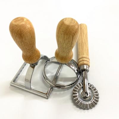 China 3PCS Sustainable Zinc Alloy Manual Pizza Biscuit Cookie Cutter With Oak Wood Handle for sale