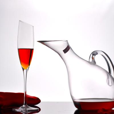 China Viable Wholesale Classic Design Wine Whiskey Vodka Liquor Accessories High Quality Crystal Glass Decanter for sale