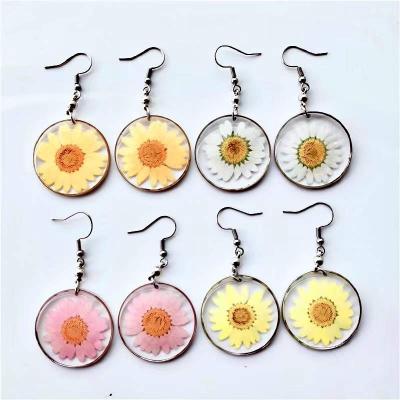 China BOHEMIA Hot Selling Chic Dried Flower Stud Earrings For Girl High Clear Resin Jewelry With Real Pressed Flower Earrings for sale