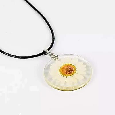 China Real Flower Necklace Daisy Flower Jewelry Acrylic Resin Wholesale Dry Pendant Necklace CLASSIC for sale