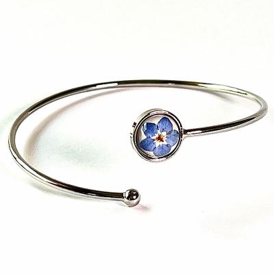 China Wholesale New Style Cute Flower Real Forget Me Non Acrylic Silver Bangle White Bottom Resin Bangle Handmade Jewelry For Women for sale