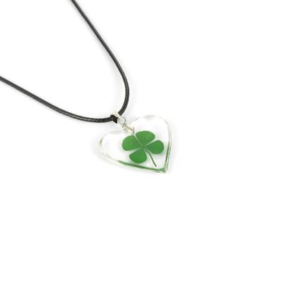 China Lucky Pendant Clear Resin Trefoil Heart Pendant Necklace Fashionable Promotional Pendant Necklace for sale