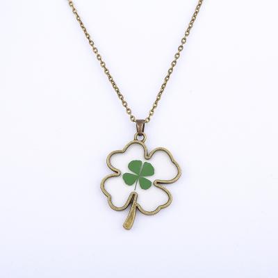 China Fashion Vintage Four Leaf Clover Chain Necklace Women Jewelry Vintage Resin Metal Necklace for sale