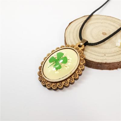 China Fashionable Dry Handmade Necklace Four Leaf Clover Rope Flower Necklace Luminous Pendant Chain For Women Band Wedding Girls Jewelry for sale