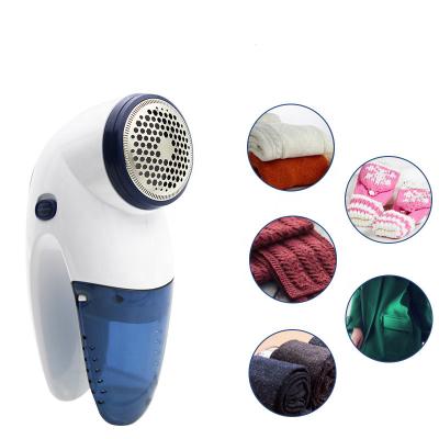 China Portable Battery Fiber Remover Viable Manual Cloth Shaver Triple Blade Guard Protection Your Clothes Remove Fiber Down Sweater Trimmer for sale