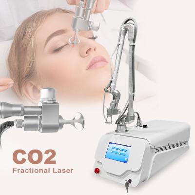 Chine Chine usine de machines de beauté 60W Portable C02 équipement laser fractionné Dispositif d'élimination du pigment lifting du visage à vendre