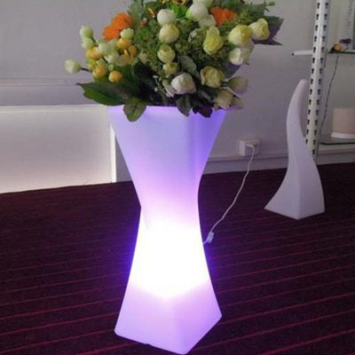 China Rechargeable Single LED Lighted Twisted Flower Pot  Customised Color zu verkaufen