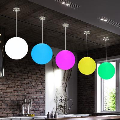 China PE plastic glowing drop ball light en venta