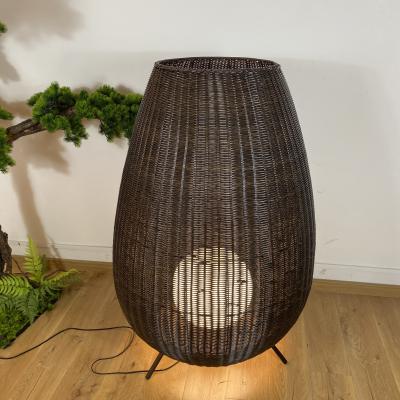 China Lâmpada de piso de Rattan de luxo personalizada, Lâmpada de piso de vime interior criativa à venda