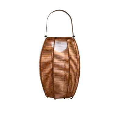 China Buitenstaander Rattan schaduw vloerlamp Zonne-energie IP65 waterdicht Te koop