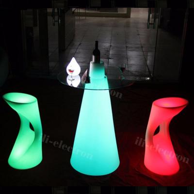 中国 Glowing bar tables led cocktail table 販売のため