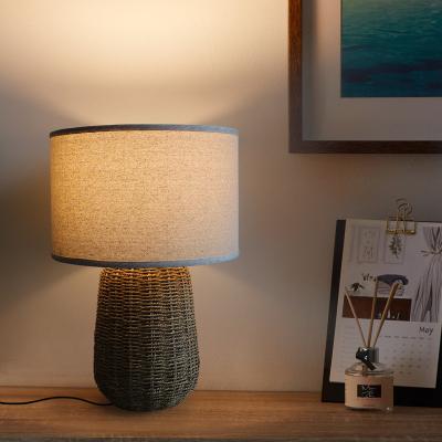 China Customized Modern Hand Woven Natural Rattan table lamp for sale