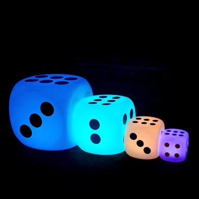 Chine party decor lighted dice /Glow dice /plastic dice chair à vendre