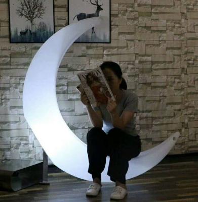 中国 Glow Led Moon Chair with Rechargeable Lithium Battery 販売のため