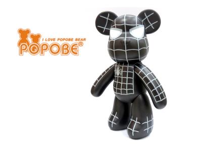 China Urso preto do brinquedo POPOBE do vinil do urso do desenho da mão do homem-aranha 20 polegadas à venda