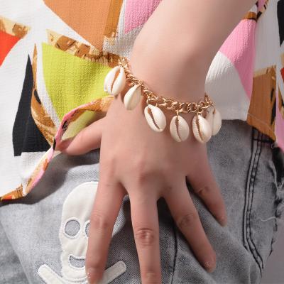 China Hot Selling Bohemian Style Handwoven Seashell Bracelet New Fashion TRENDY Handwoven Jewelry for sale