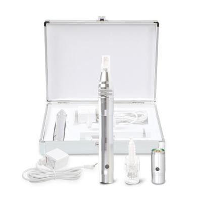 China Silver Microneedling Anti-Puffiness Derma Pen With 2 Rechargeable Batteries Private Logo Service Available for sale