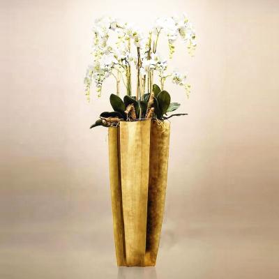 China CLASSIC Flower Pot Gold Fiberglass Vases For Household Decoration for sale