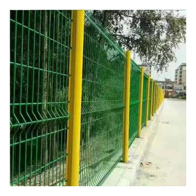 China Easily Assembled Powder Coated Welded Wire Mesh Triangle Bending Guardrail Fence for sale