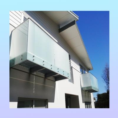 China residential & commercial projects design exterior balcony side rails modern glass balustrades for house for sale