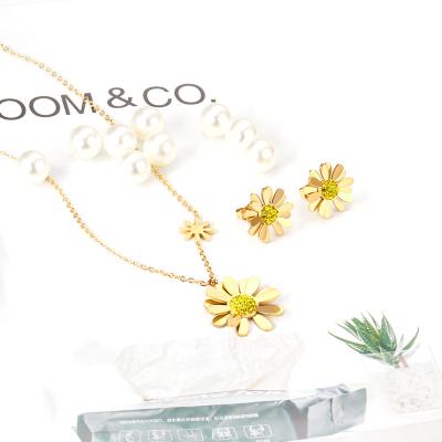 China Nickel Free Daisy Stamens With Diamonds Cute And Elegant Shiny Gold Plated Stainless Steel Necklace Earrings Pendant Jewelry Set For Women for sale