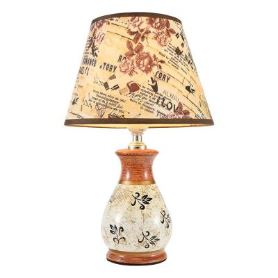 China European American Antique Classic Design Hotel Vase Background Electric Ceramic Reading Table Light Lamp For Hotel/Cafe for sale