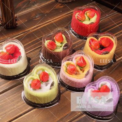 Chine Le gâteau de coeur d'amour de fraise a formé la serviette promotionnelle de cadeau de festival de Microfiber à vendre