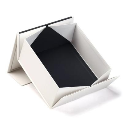 China Recycled Materials Cardboard Foldable Paper Boxes For Easy Storage And Shipping for sale